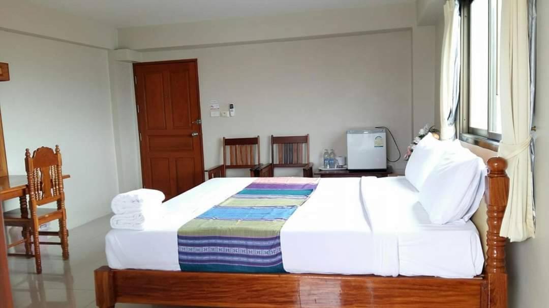 ทรัพย์มุกดา แกรนด์ โฮเทล Submukda Grand Hotel Mukdahan Dış mekan fotoğraf